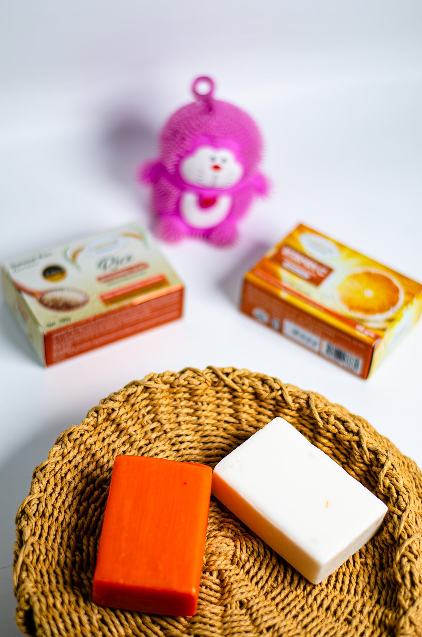 Vitamin C Soap | Brightening & Anti Aging | Yardlie | 100g |
